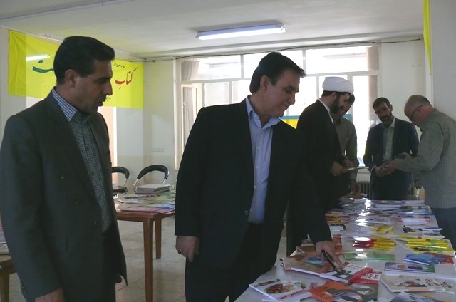  نمایشگاه علوم قرآنی با عنوان کتاب مهربانی در گیلانغرب برپا شد+ تصاویر