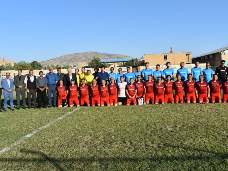 مسابقات فوتبال چهارجانبه پیشکسوتان در گیلانغرب برگزار شد. + عکس